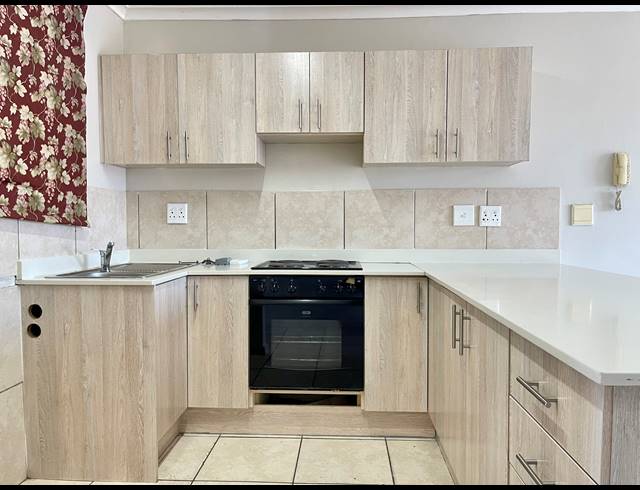 2 BEDROOM APARTMENT TO LET IN GRASSY PARK
